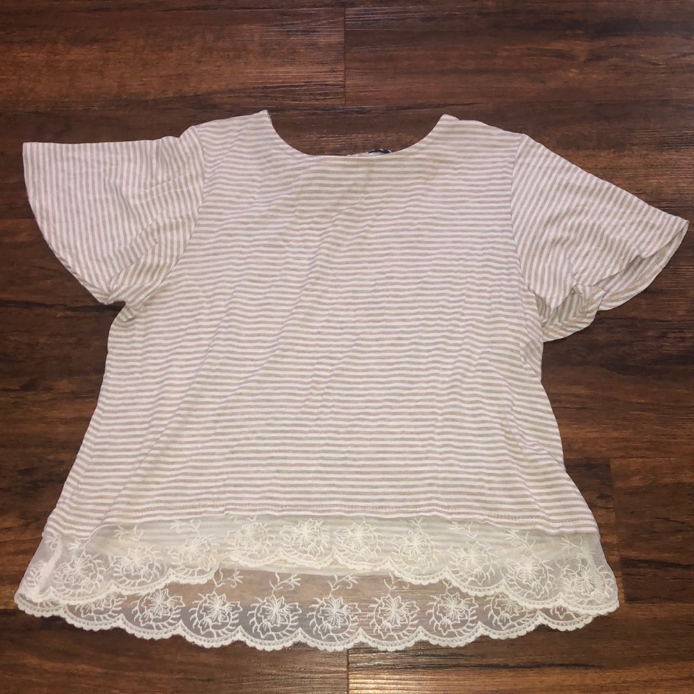 Striped slightly crop shirt